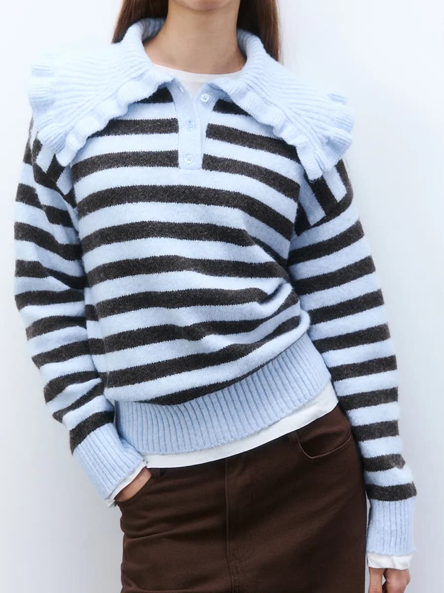 Джемпер вязаный с оборками на воротнике