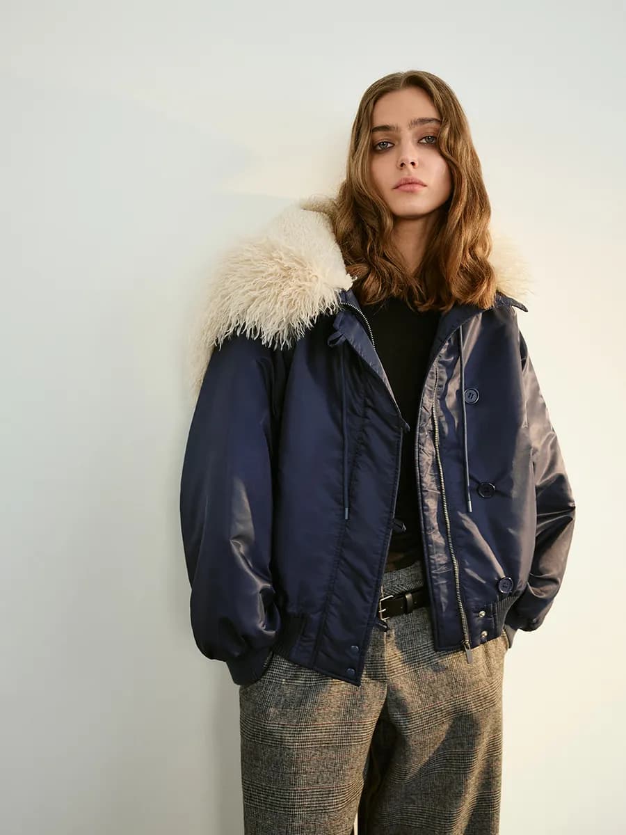 Куртка-бомбер с широким воротником