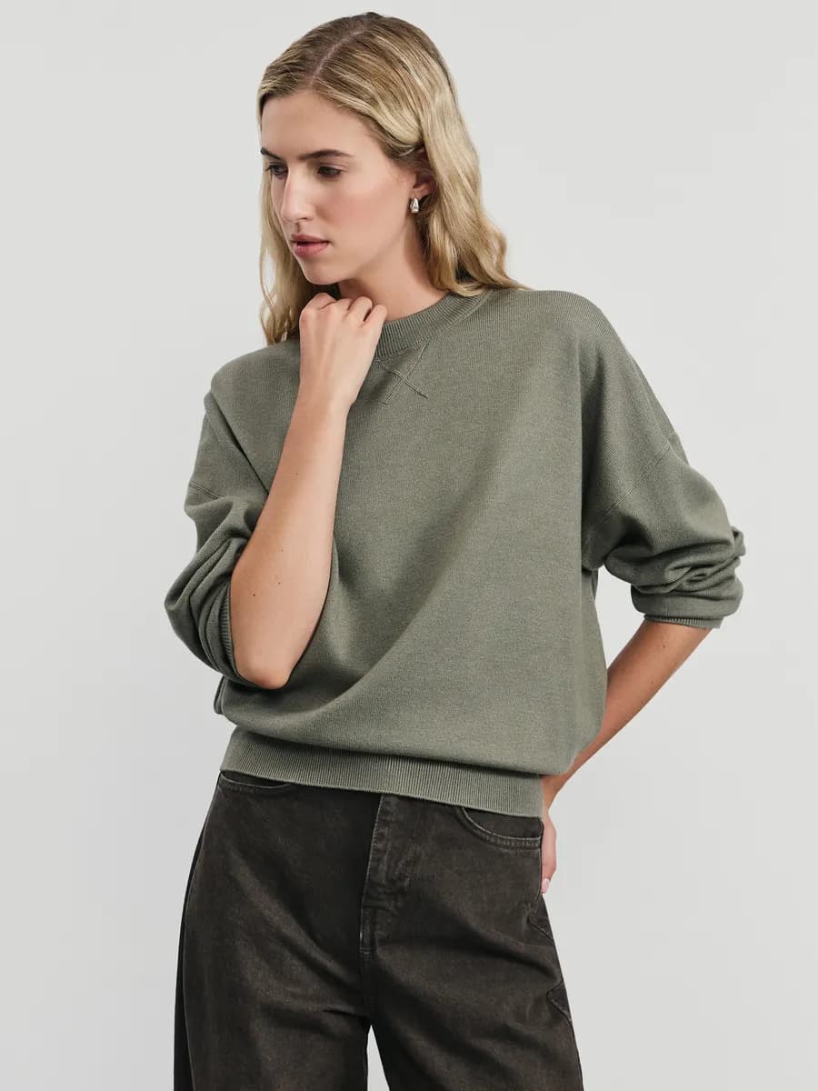 Джемпер базовый школьный свободного кроя в офис - фото 1