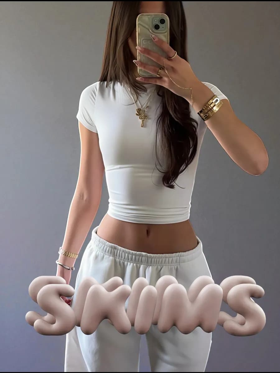 Белая футболка скимс базовая облегающая