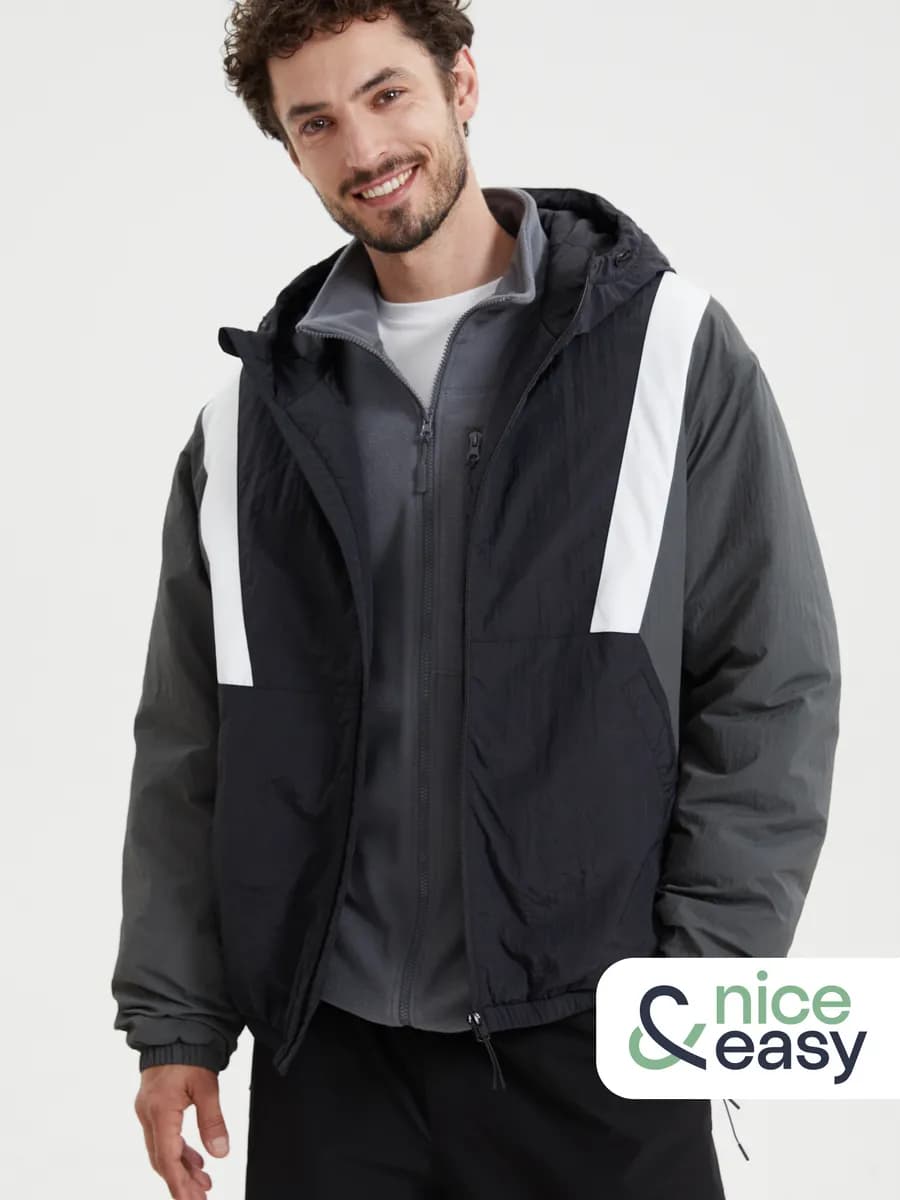 Тёплый мужской бомбер с капюшоном