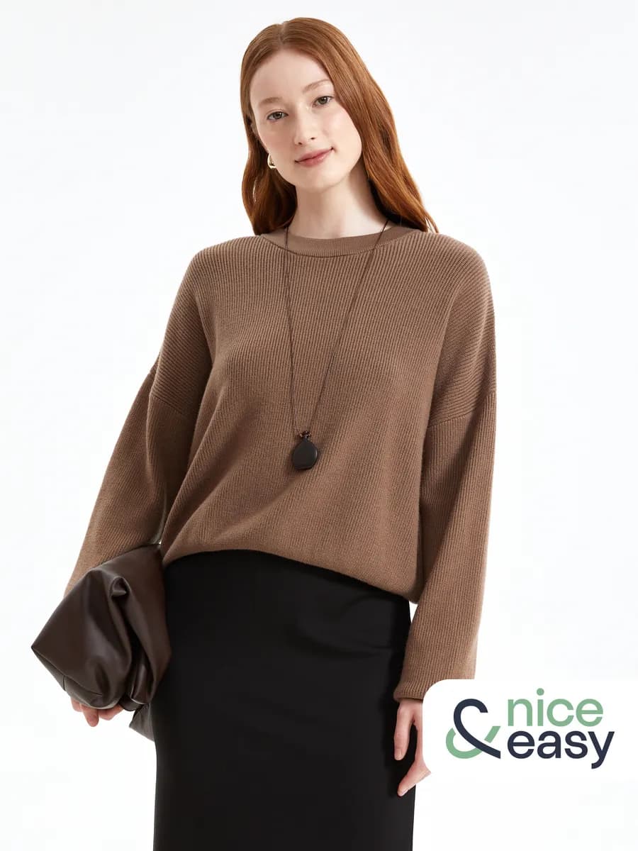 Женский трикотажный джемпер объёмный