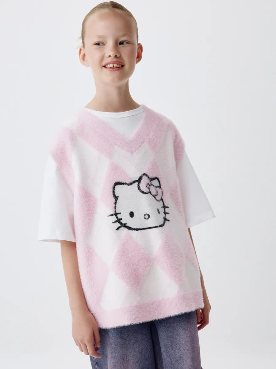 Вязаный жилет в клетку розовый с вышивкой Hello Kitty