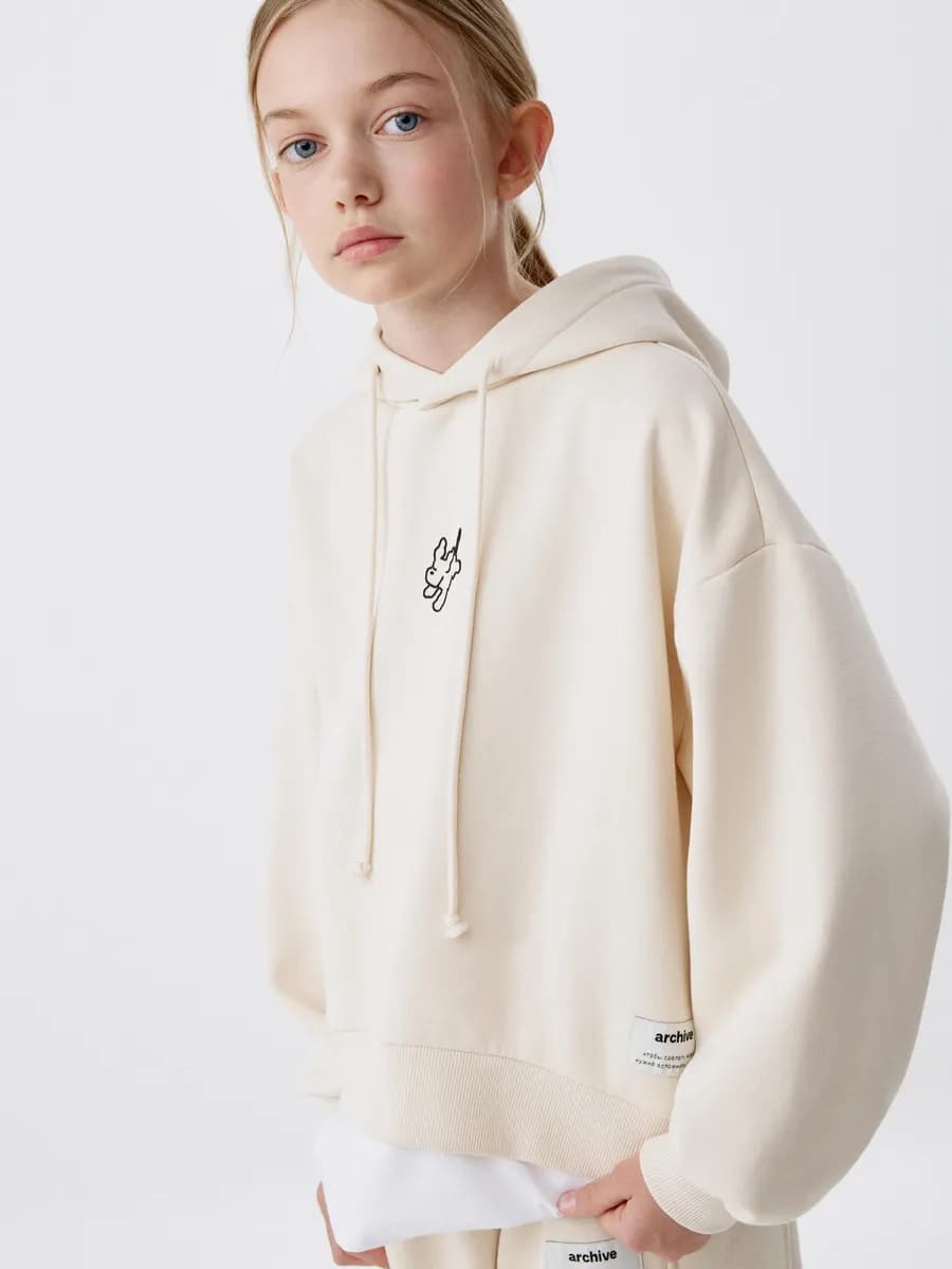 Худи оверсайз утепленное с вышивкой и имитацией футболки