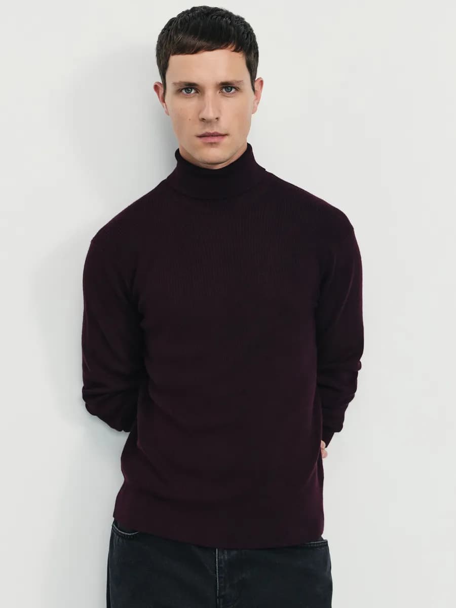 Джемпер с высоким воротом