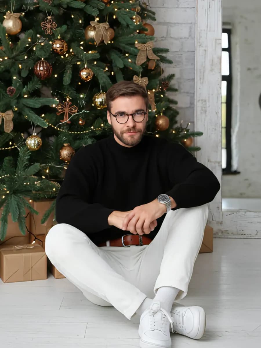 Свитер с воротом стойкой черный