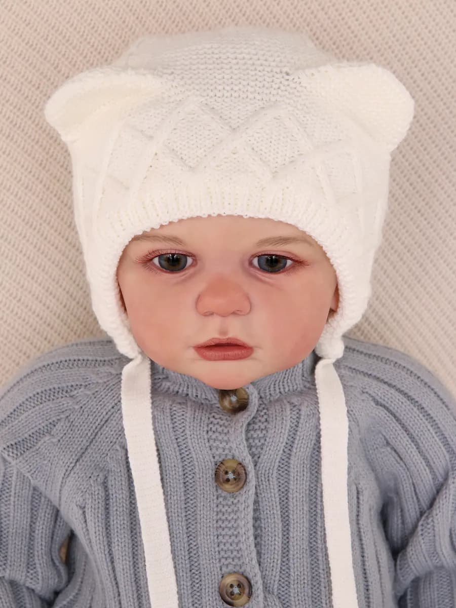 Шапка зимняя для малыша с завязками