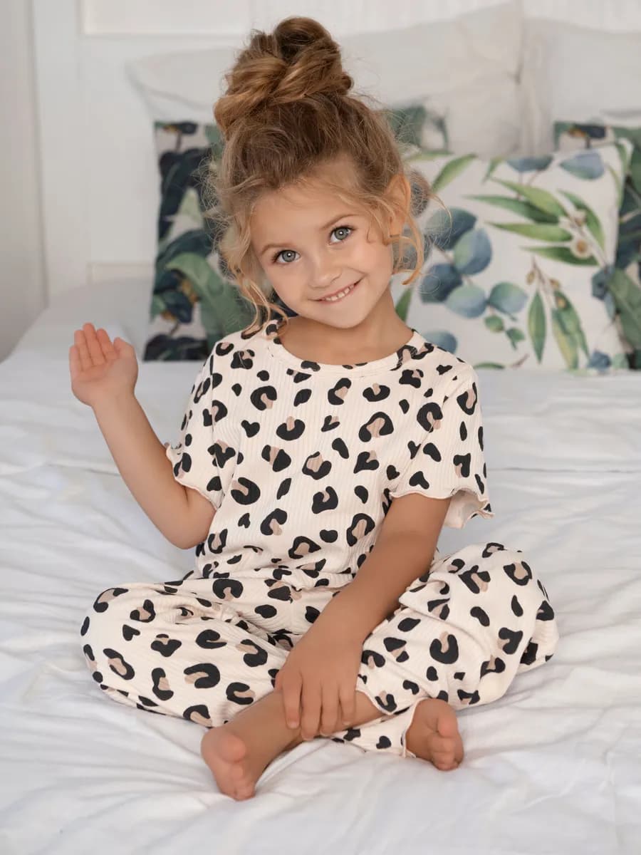 Пижама со штанами леопардовая в рубчик