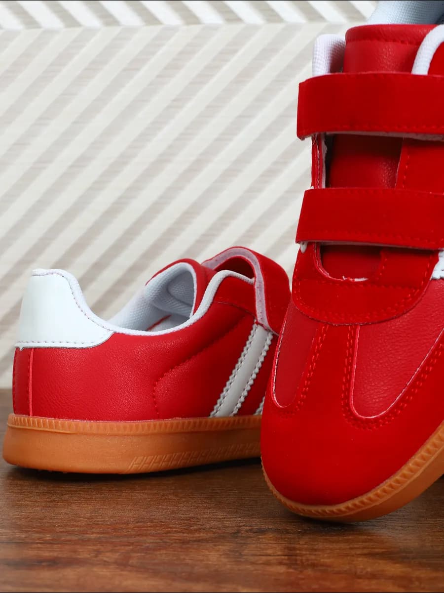 Кроссовки, кеды женские