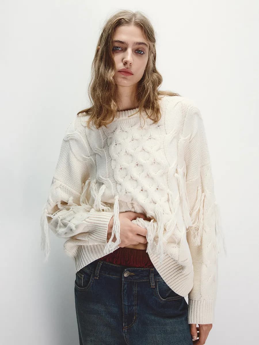 Джемпер вязаный с узором и кистями