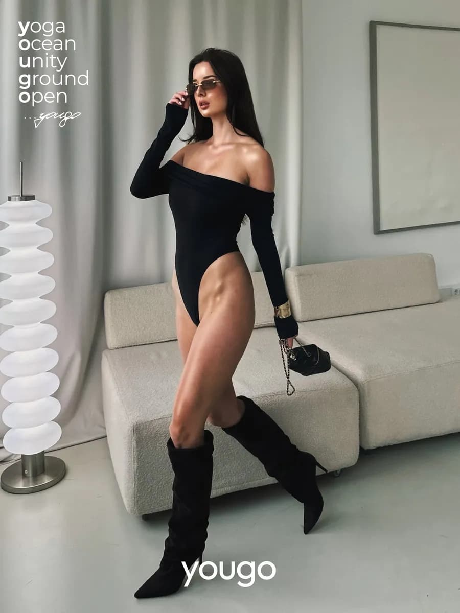 Боди с длинными рукавами и открытыми плечами