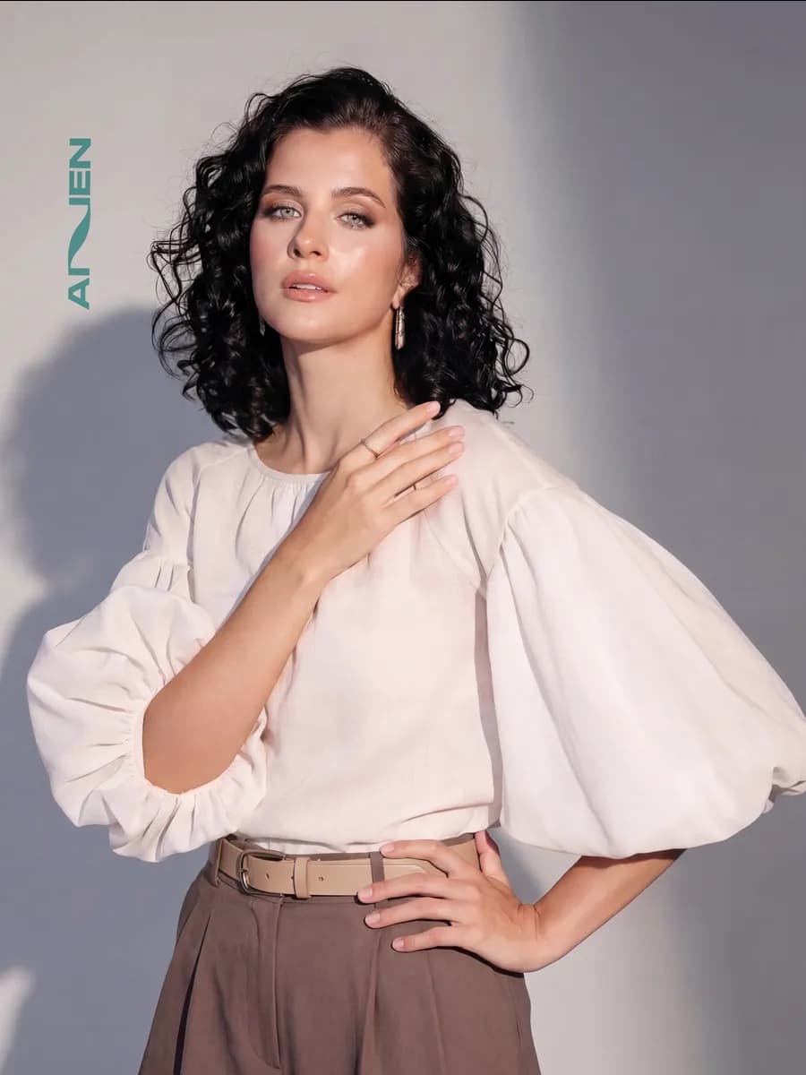 Нарядная прозрачная блузка с рукавами фонариками