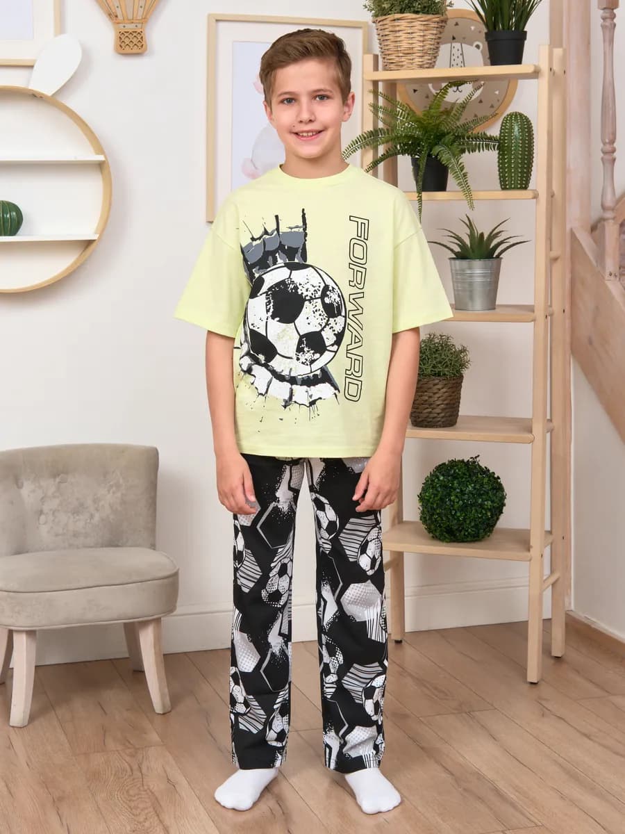 Пижама с брюками и футболкой