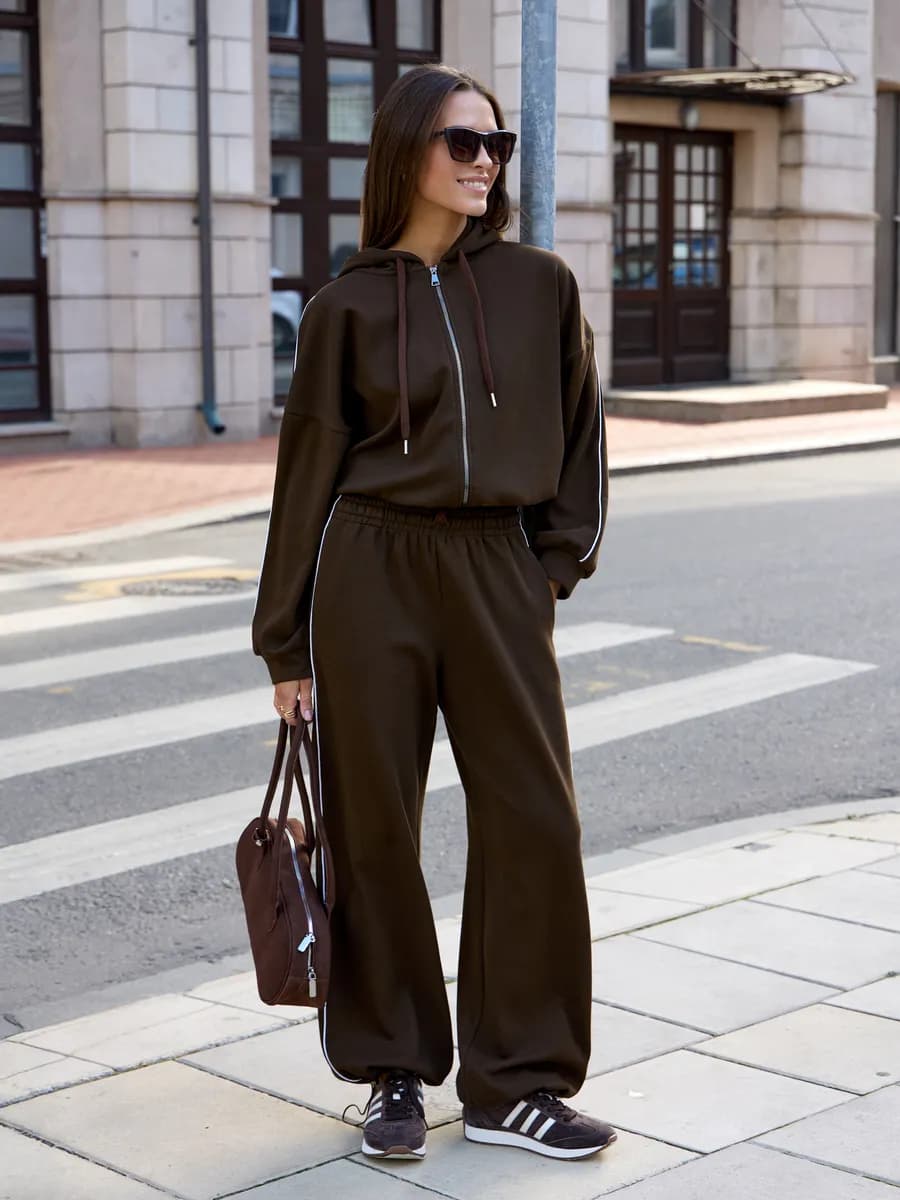 Спортивный костюм осенний на молнии с капюшоном