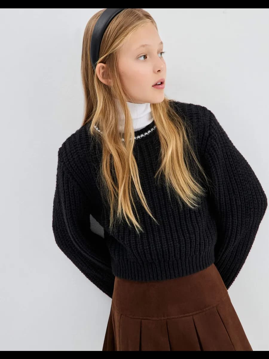 Чёрный вязаный джемпер с полосками