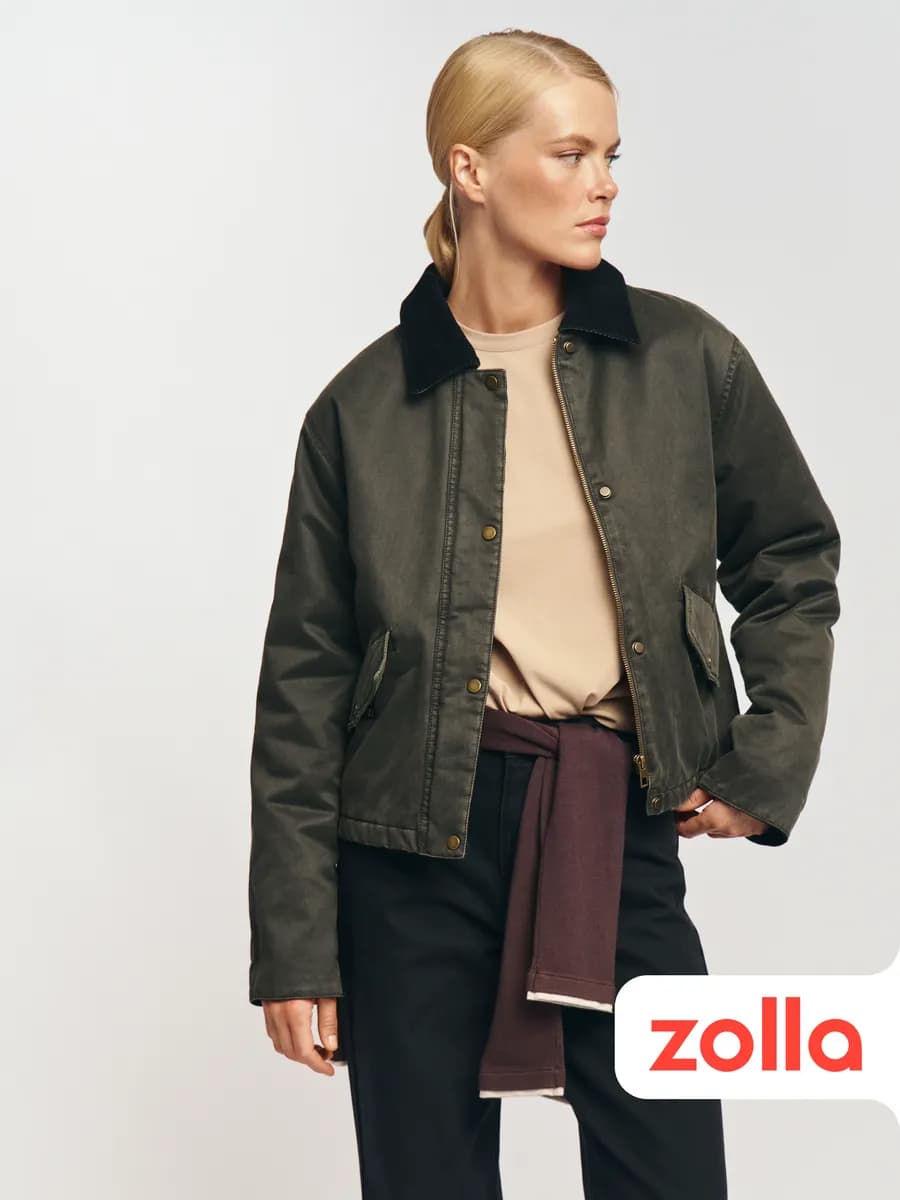 Короткая женская куртка на синтепоне