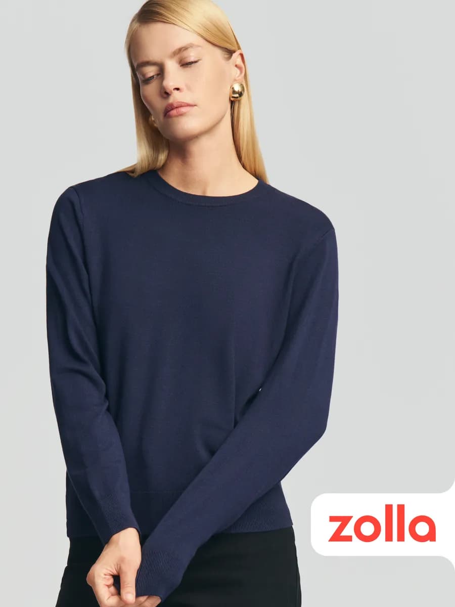 Трикотажный женский джемпер однотонный - фото 1