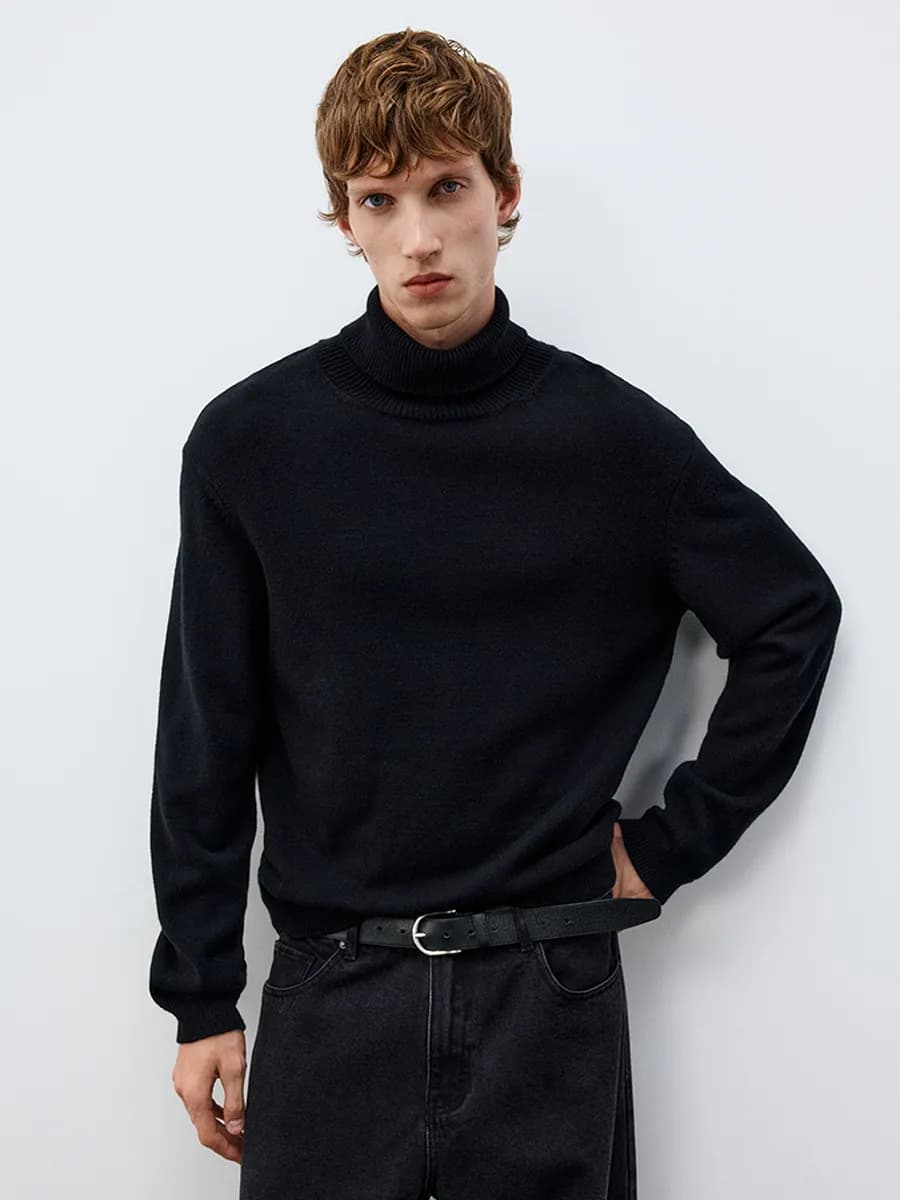 Свитер тонкий с воротником-стойкой