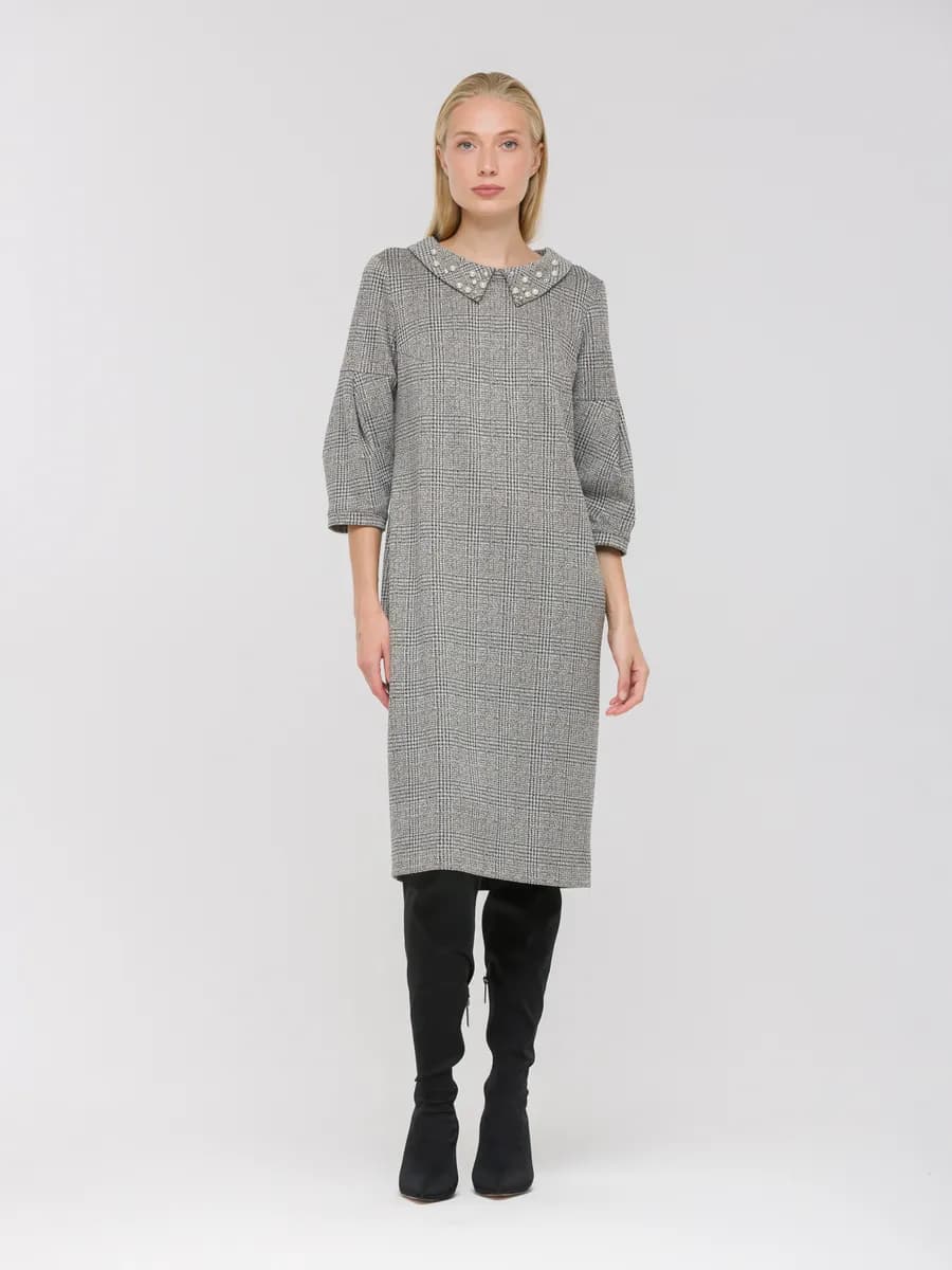 Трикотажное платье в клетку с расклешёнными рукавами