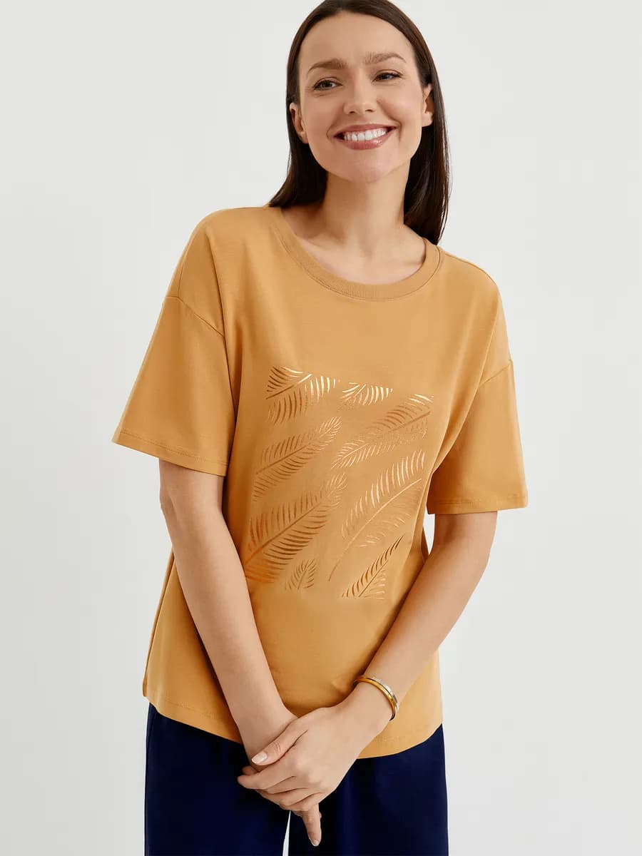 Футболка женская нарядная с фольгированным принтом