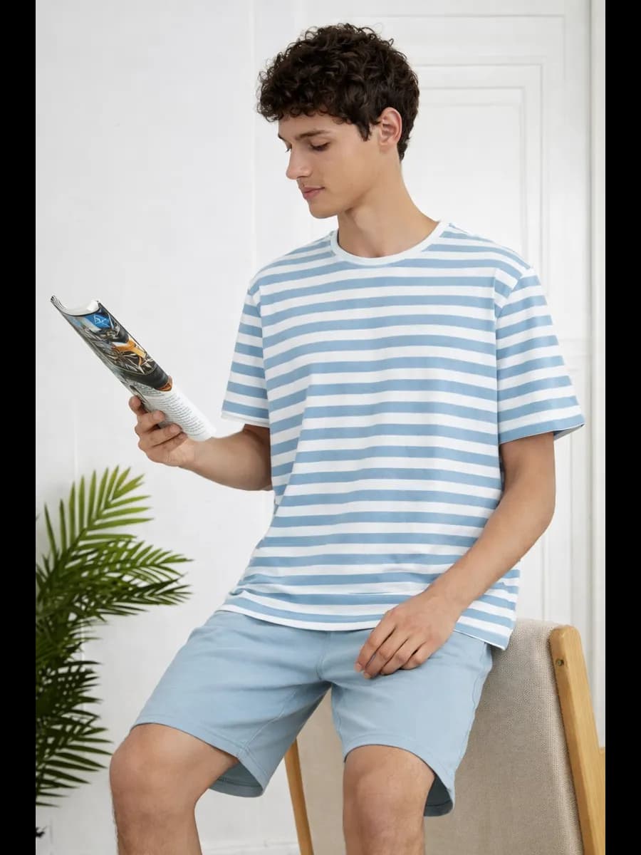 Пижама мужская с шортами и футболкой в полоску - фото 1
