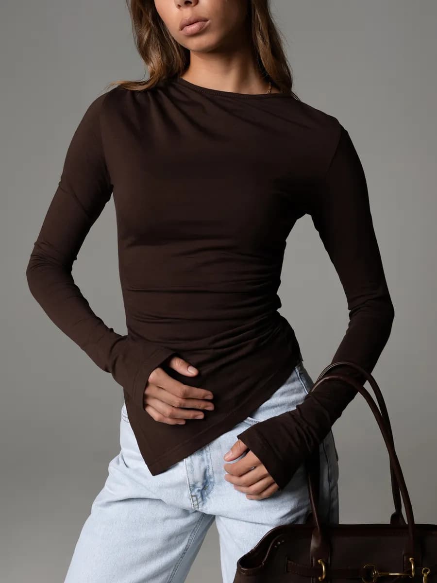 Лонгслив обтягивающий с рукавом клеш и асимметричным низом