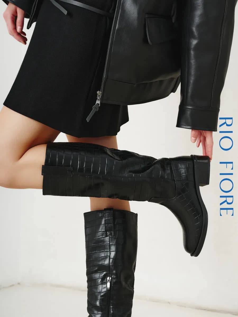 Сапоги демисезонные трубы на низком каблуке