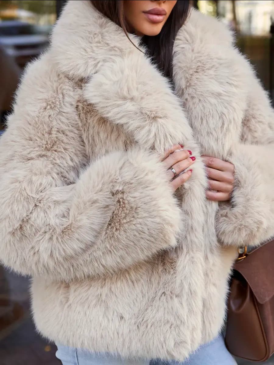 Шуба искусственная песец короткая