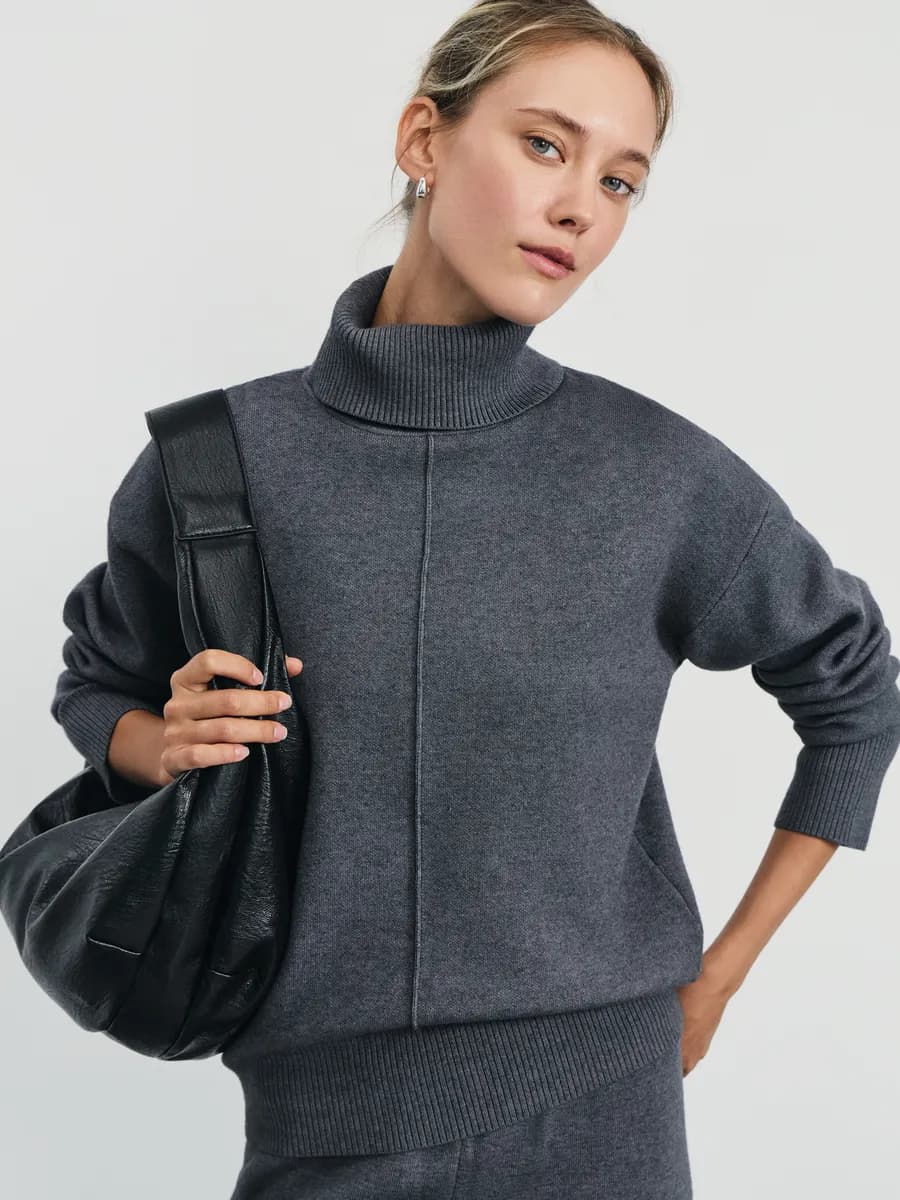 Джемпер вязаный базовый с высоким горлом со швом - фото 1