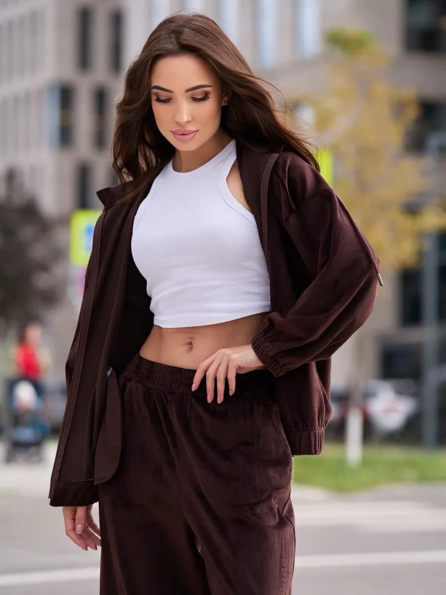 Велюровый костюм спортивный с брюками больших размеров