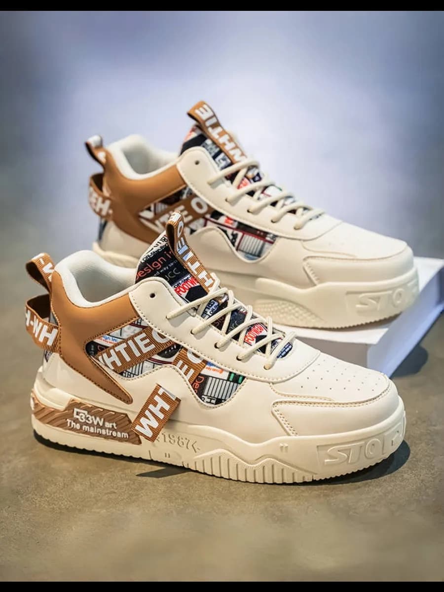 Спортивные кроссовки