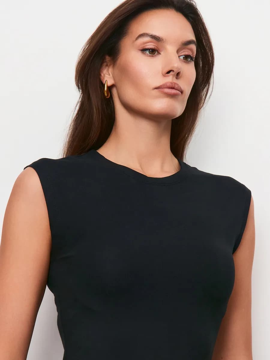 Топ футболка скимс под пиджак