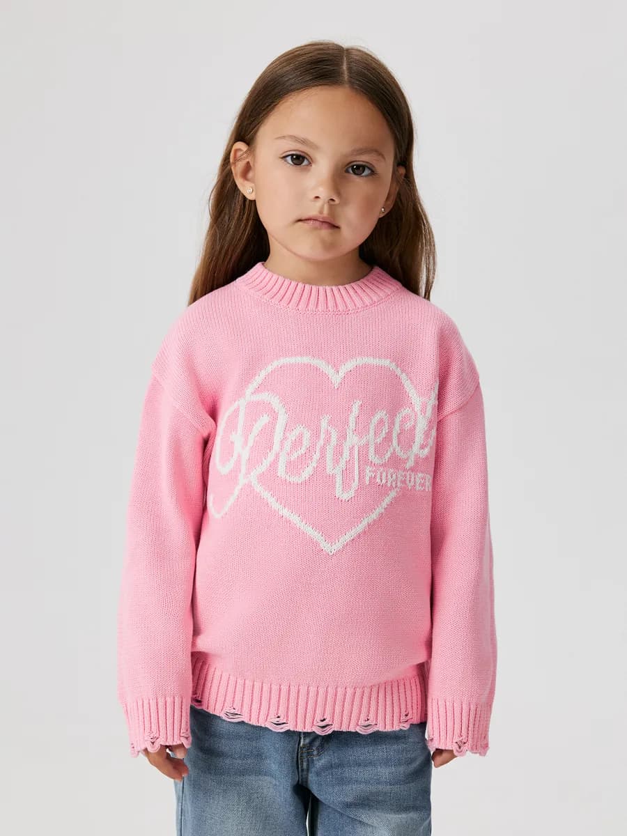 Джемпер вязаный рваный с сердечками