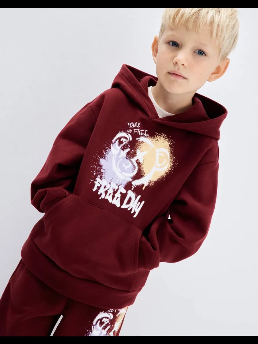 Бордовое худи с принтом и начёсом