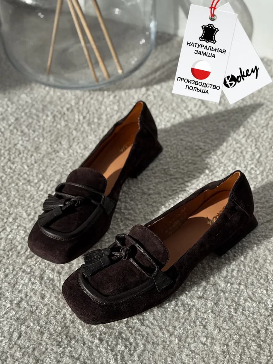 Туфли замшевые лоферы на низком каблуке