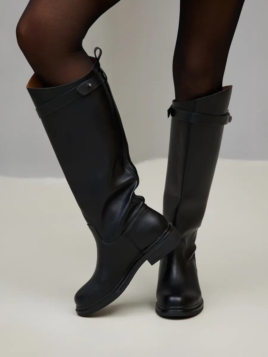 Сапоги трубы демисезонные на низком каблуке