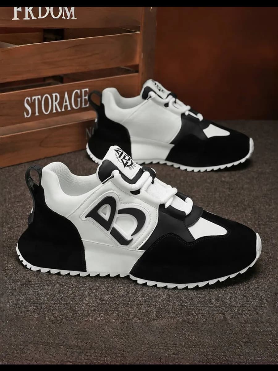 Спортивные кроссовки