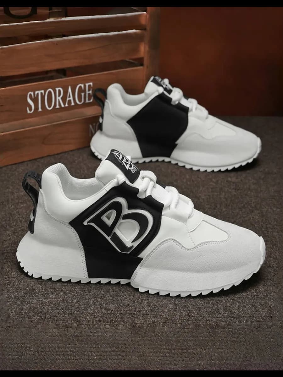 Спортивные кроссовки