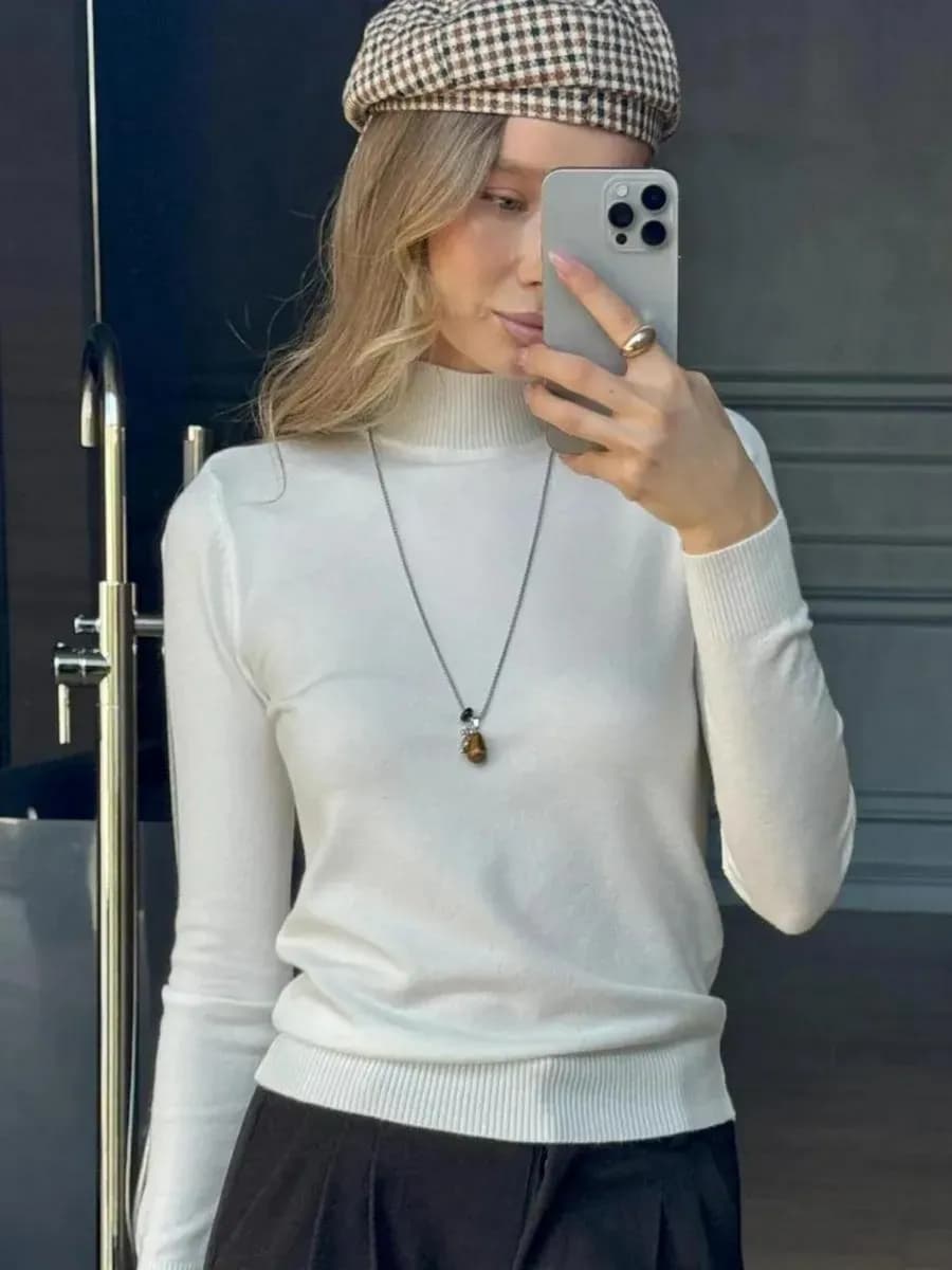 Джемпер тонкий с горлом водолазка с длинным рукавом