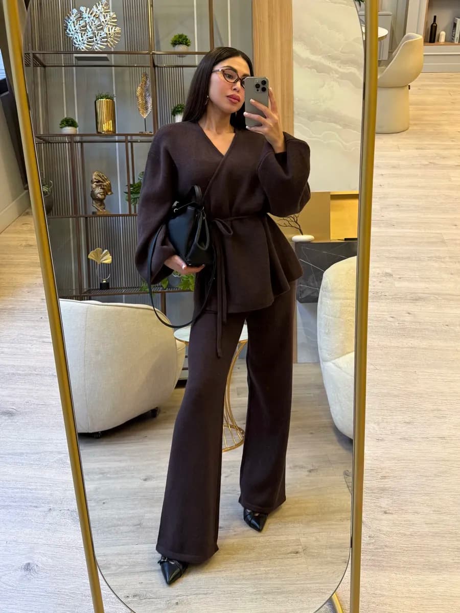 Трикотажный костюм с кардиганом в стиле old money