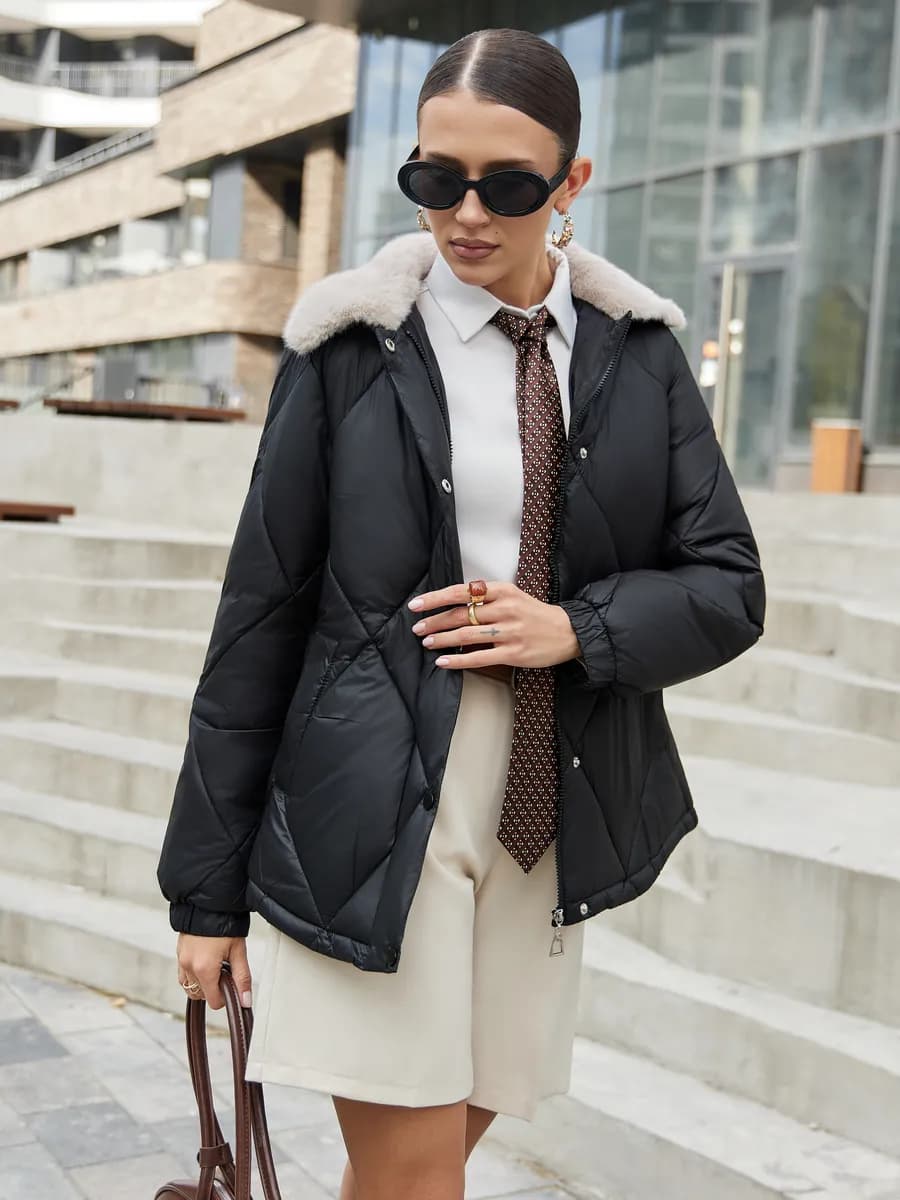 Осенняя куртка стеганая с поясом