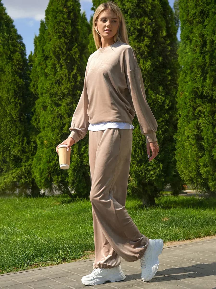 Костюм с брюками велюровый оверсайз