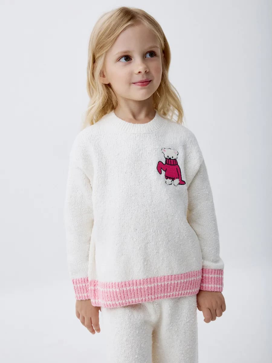 Вязаный джемпер оверсайз с вышивкой - фото 1