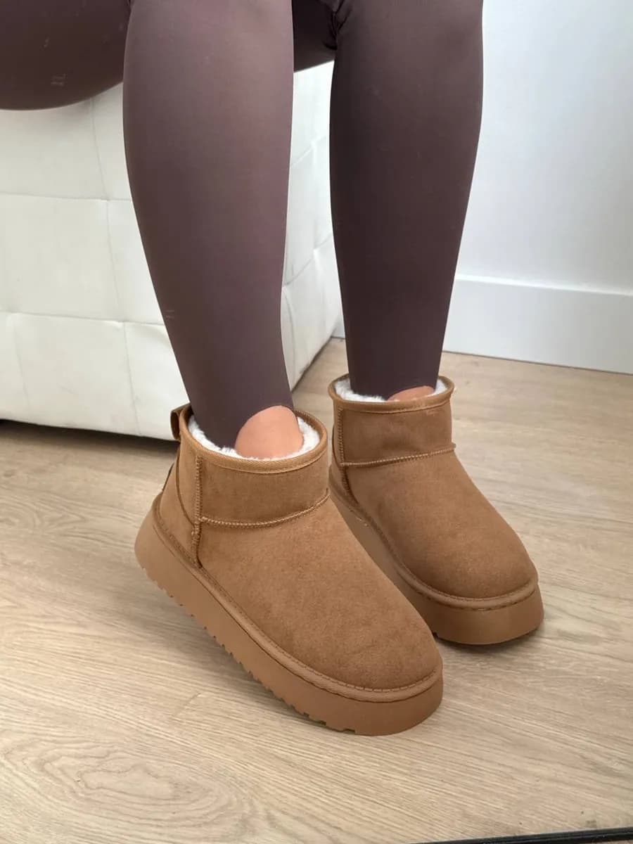 Угги зимние короткие на толстой подошве