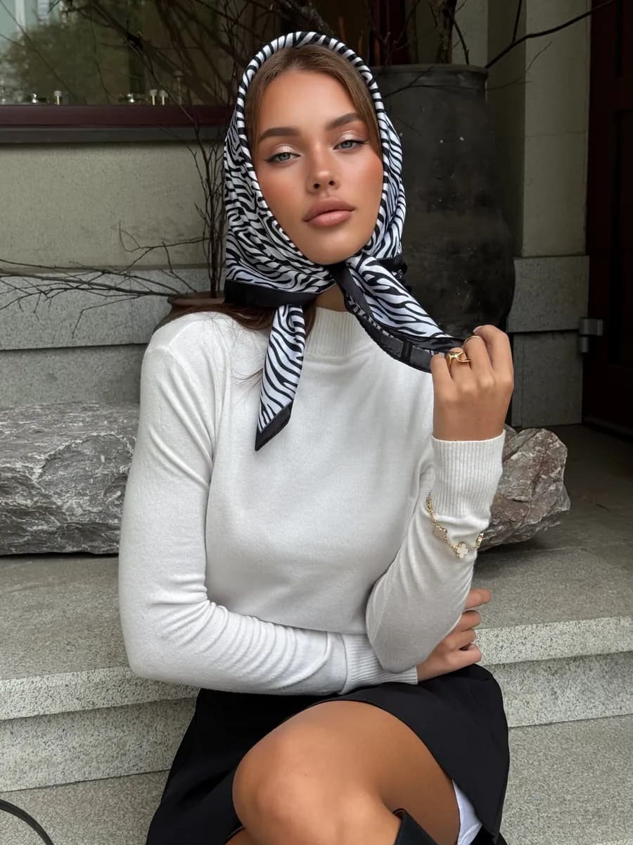 Платок шелковый косынка на голову и шею