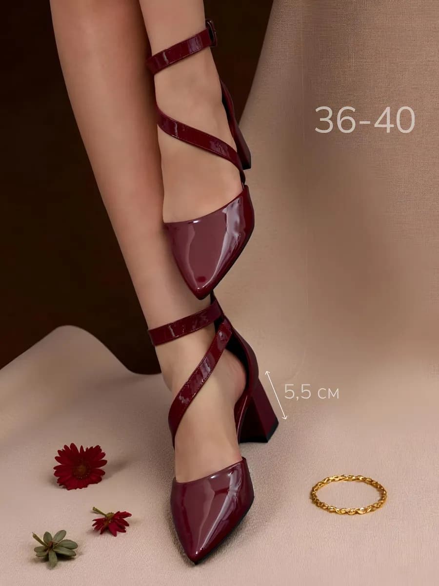Туфли лаковые с ремешком