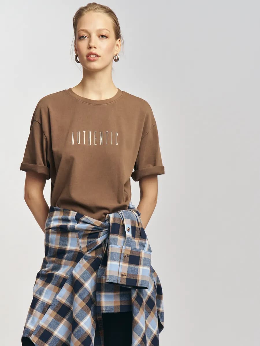 Женская футболка из хлопка с принтом