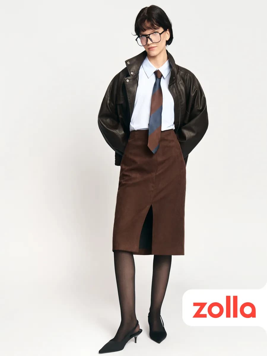 Женская прямая юбка с разрезом экозамша