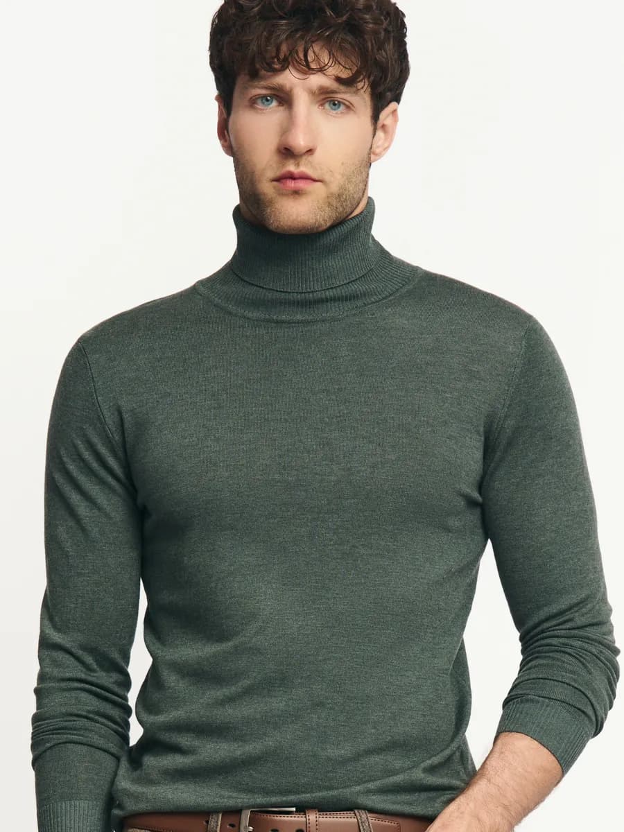 Тонкая мужская водолазка с горлом