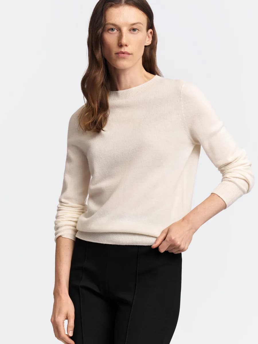 Вязаный женский джемпер шерстяной